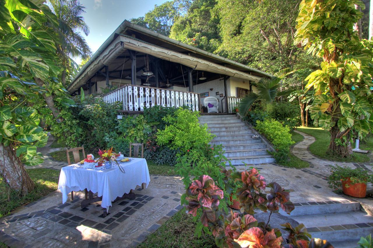 Hotel Gerard et Francine Ambatoloaka  Extérieur photo